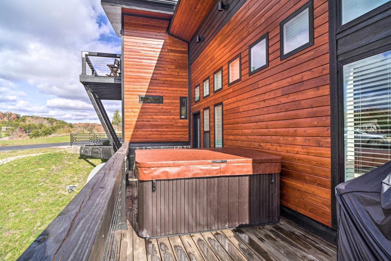 Spacious Sevierville Home With Hot Tub! エクステリア 写真